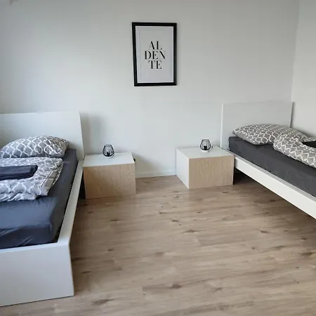 Moderne Messe Monteurwohnung Business 4-5 P, Flughafen Duesseldorf Apartamento Ratingen