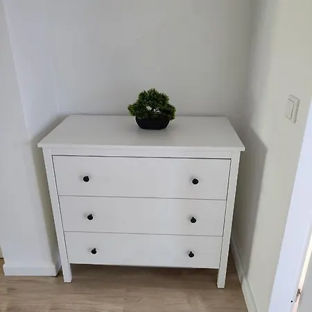 Moderne Messe Monteurwohnung Business 4-5 P, Flughafen Duesseldorf Apartamento *