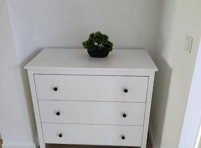 Moderne Messe Monteurwohnung Business 4-5 P, Flughafen Duesseldorf Apartamento *